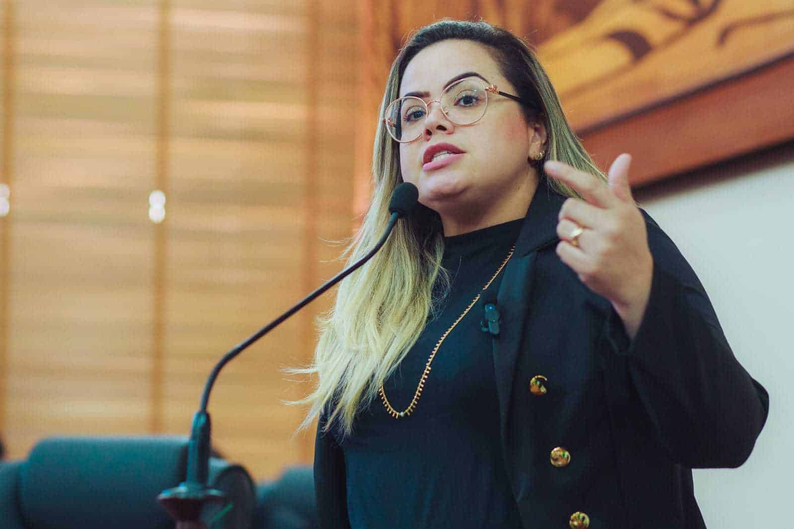 Michelle Melo Diz Ter Sido Amea Ada Em Liga O An Nima Ningu M Vai Me