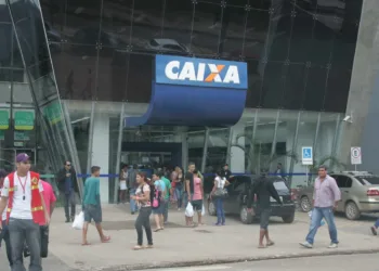 Agências bancárias abrem hoje e só voltam com os atendimentos na terça