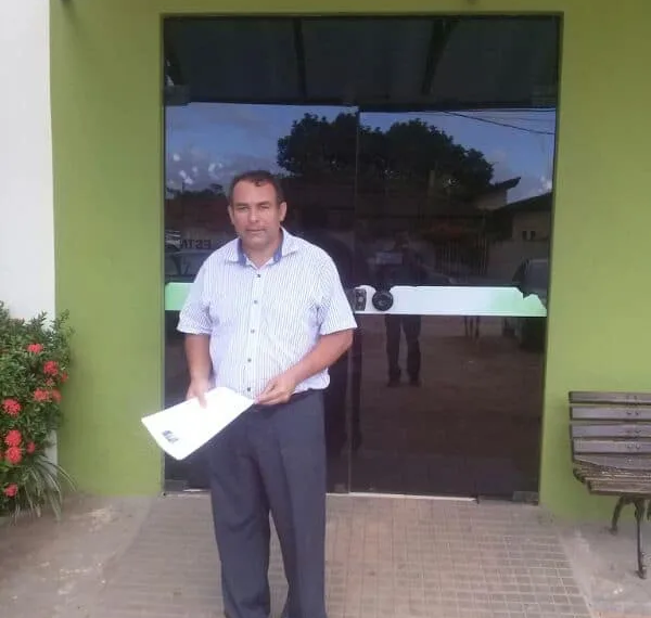 Bandidos armados invadem casa de juiz e fazem família de refém