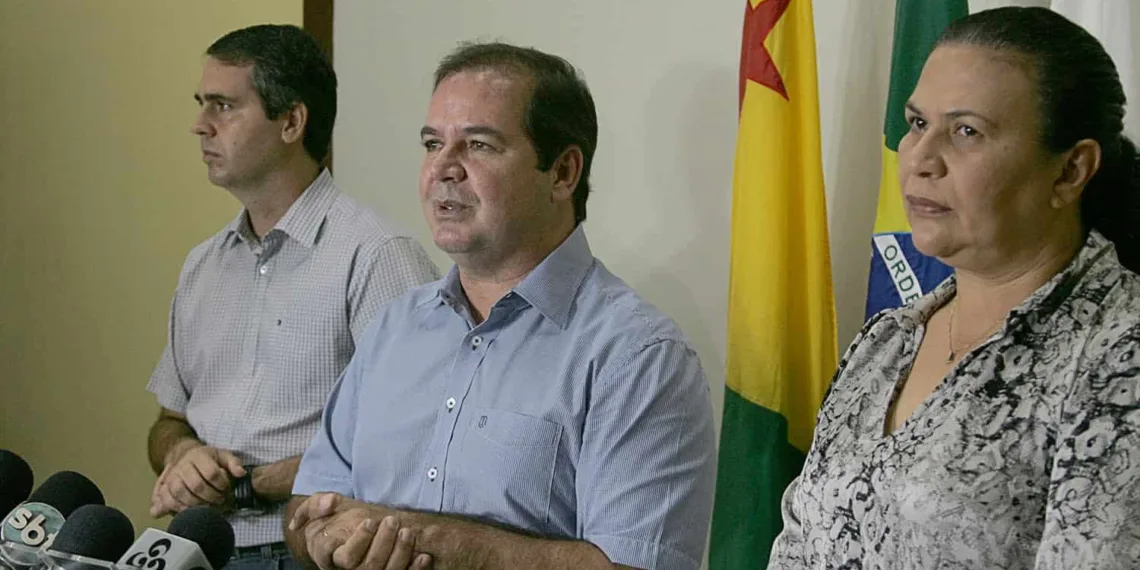 Governador Tião Viana, ao lado de Alexandre e Suely Melo, em coletiva ontem