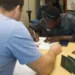 Seds encaminha imigrantes para emissão de documentos na PF