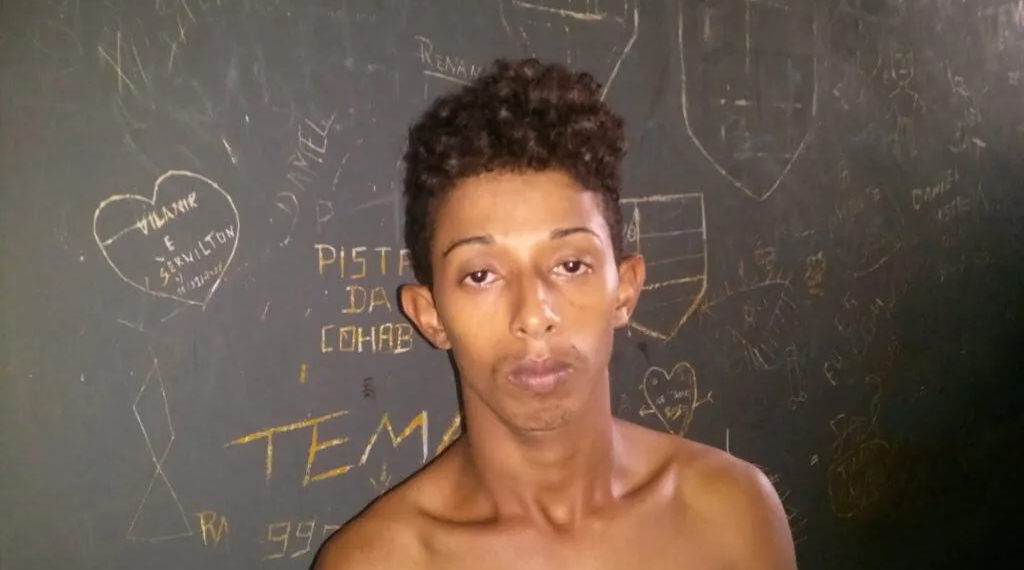 Rapaz de 22 anos é preso acompanhado de duas garotas, acusado de pedofilia