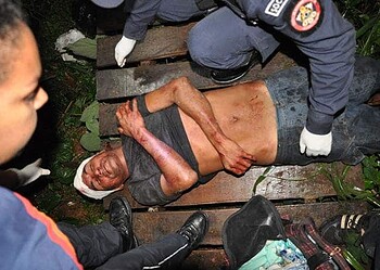 Mesmo ferido, Deuzimar correu pelas escadas do bairro