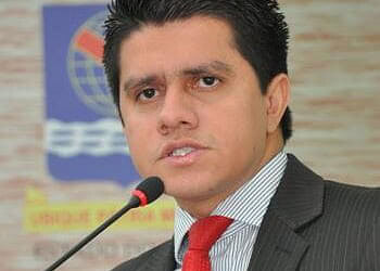 Breno teria sido dispensado por meio de um telefonema