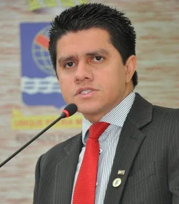 Breno teria sido dispensado por meio de um telefonema