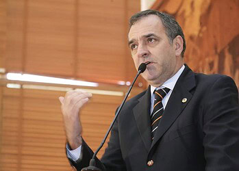 Inadimplência de prefeitos gera debate entre deputados da base