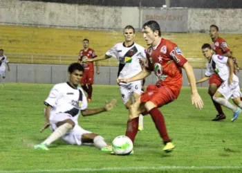 Estrelão derrotou o Vasco com facilidade no Florestão