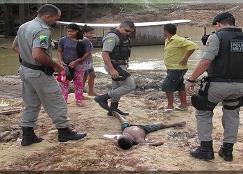 Criança morre ao pular de ponte e cair em cima de vergalhões