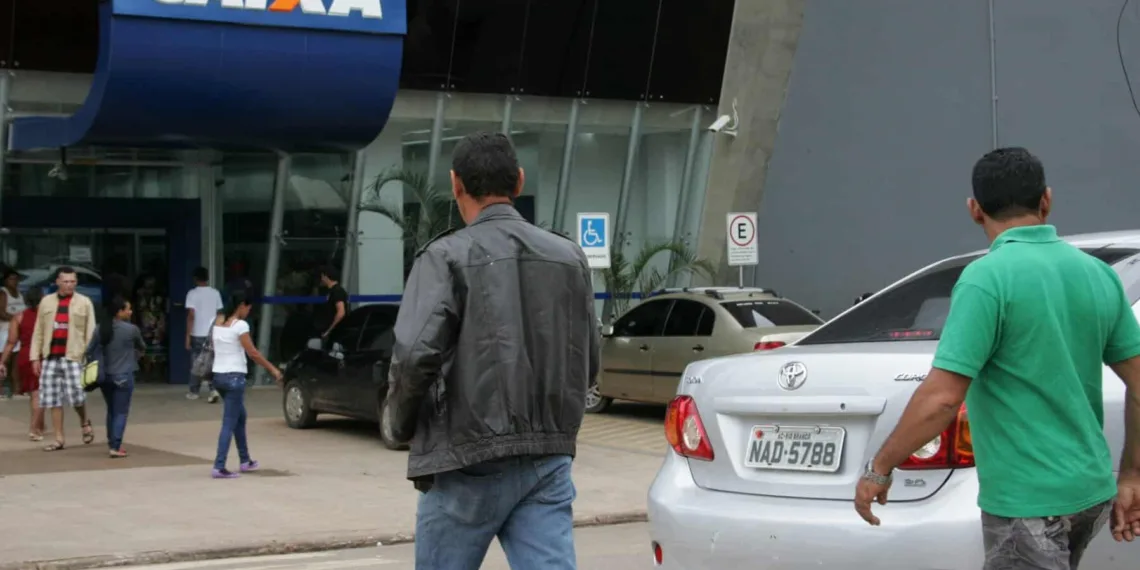 Agências da Caixa estarão abertas neste sábado para pagamento do FGTS