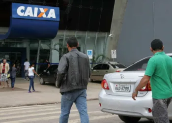 Agências da Caixa estarão abertas neste sábado para pagamento do FGTS