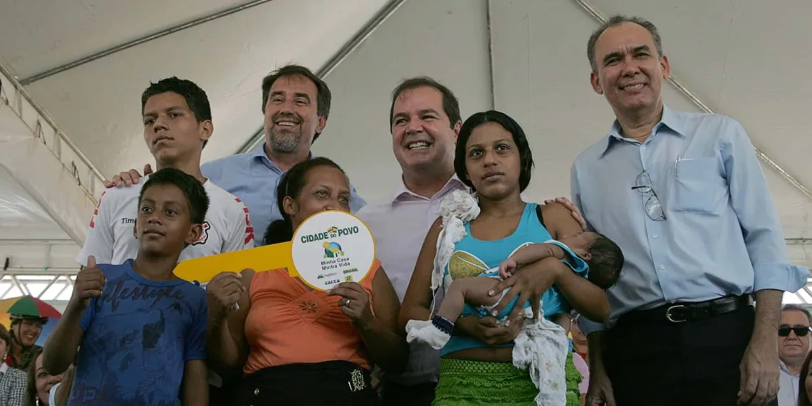Casas de um dos maiores empreendimentos habitacionais do país recebem as primeiras famílias