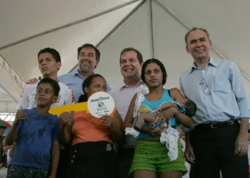 Casas de um dos maiores empreendimentos habitacionais do país recebem as primeiras famílias