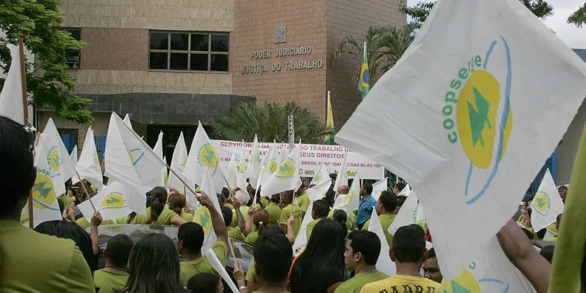 Cooperados realizam protesto no centro de Rio Branco
