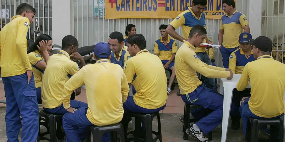 Trabalhadores dos Correios paralisam atividades por 24 horas para exigir novas contratações