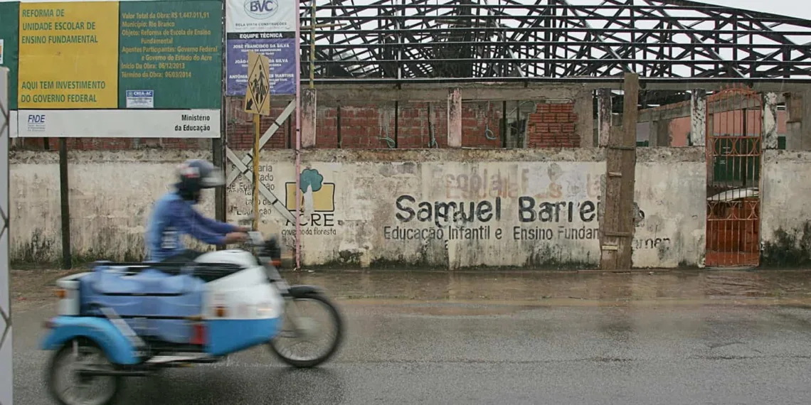 Após reportagem, alunos da escola Samuel Barreira iniciam o ano letivo
