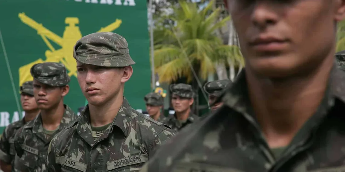 Formatura de entrega da boina a 175 recrutas é promovida pelo 4º BIS