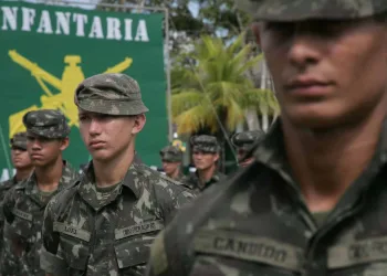 Formatura de entrega da boina a 175 recrutas é promovida pelo 4º BIS