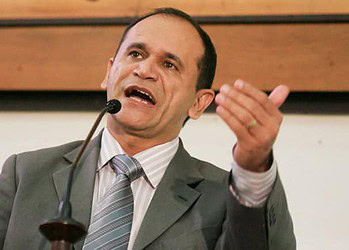 Moisés Diniz diz que vai discutir sobre o problema