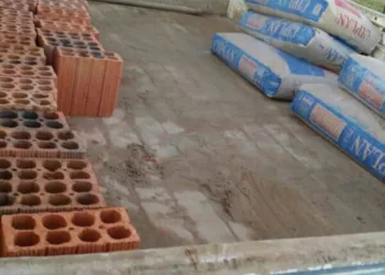 Presos compram material de construção e reformam as próprias celas em Rio Branco
