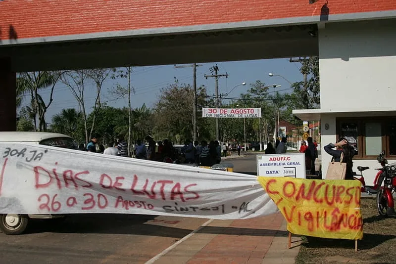 Servidores de 39 universidades estão em greve desde 17/3