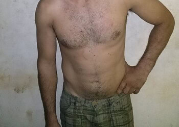 Pelado, homem invade igreja no bairro Vitória