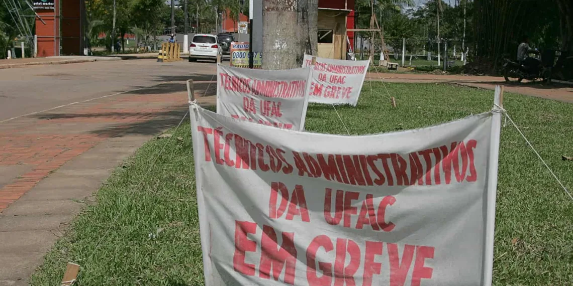 Professores decidem sobre greve na quarta-feira