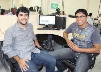 Jhonny Willians e Israel Braga ganharam a Hackathon das OSCs