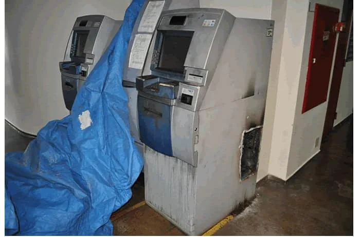Bandidos arrombaram caixas eletrônicos com um maçarico