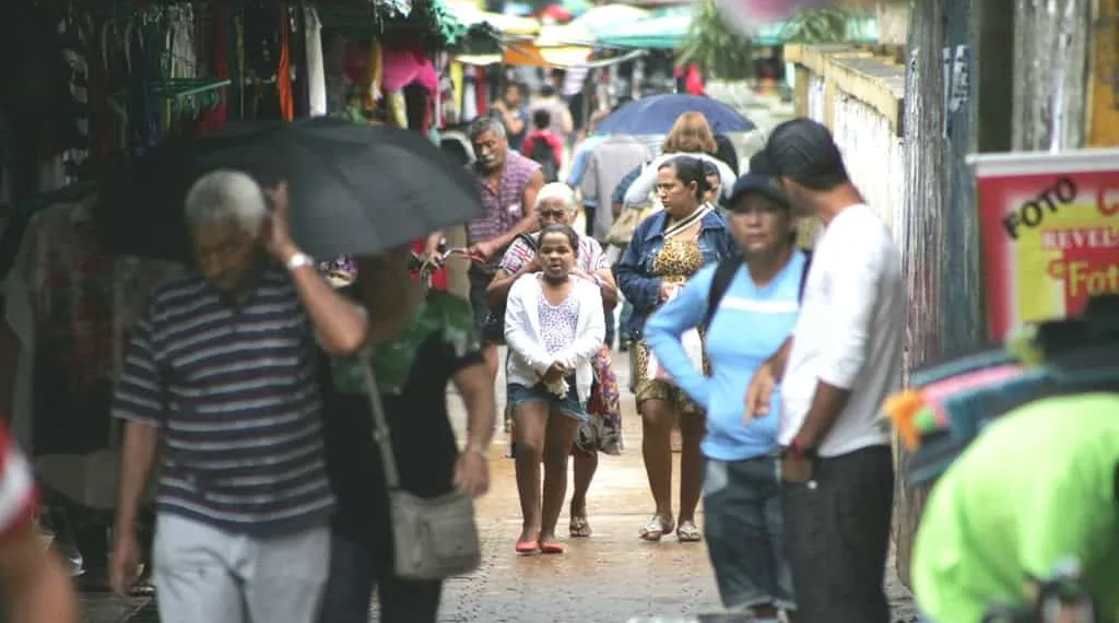 Comércio varejista local crescia até 16% ao mês e caiu para menos de 1% em abril