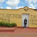 Pichação homofóbica assusta presidente da Ahac