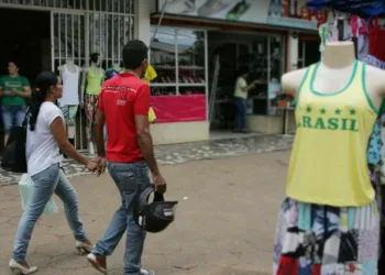 Além de poder assistir a estreia do Brasil na Copa namorados terão opções para celebrar seu amor