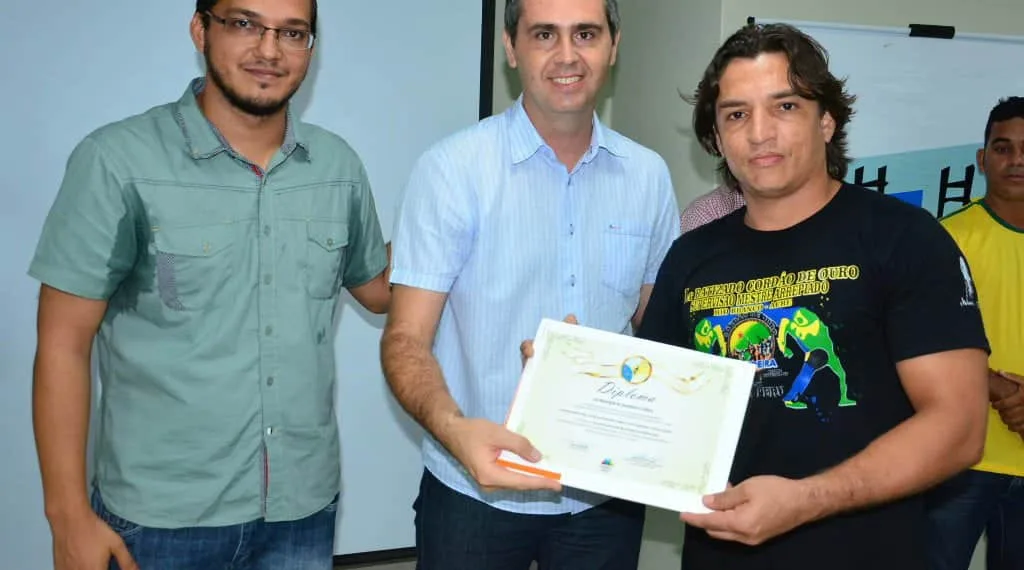 Marcus Alexandre e Rodrigo Forneck entregaram diplomas