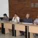 Empresários em reunião sobre segurança