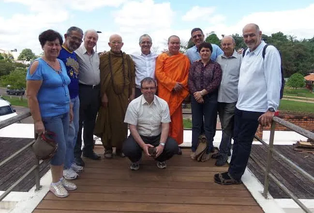 Na visita à biblioteca houve o encontro de monges budistas com o Instituto de Fé e Política do Acre