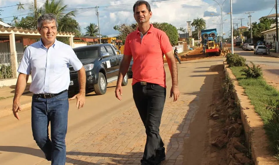 Senador Jorge Viana e o prefeito Mano Rufino:  parceria para legalizar finanças de Sena Madureira