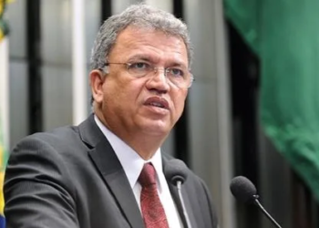 Após declarar apoio a Alysson Bestene, Petecão articula indicação de secretário de Habitação