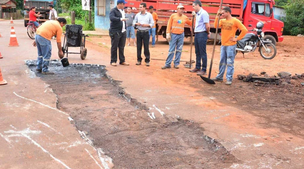 Prefeito Marcus Alexandre esteve bem cedo no local