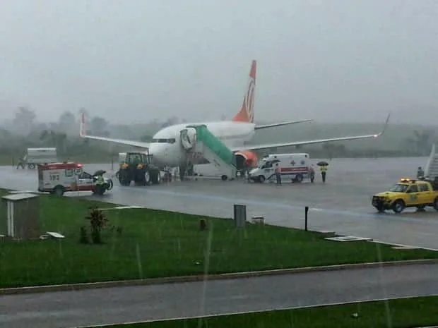 Avião da Gol apresenta falha e é rebocado no aeroporto de Rio Branco