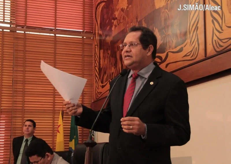Eduardo Farias apresenta anteprojeto que beneficia técnicos em radiologia