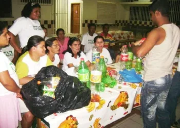 Projeto premiado alfabetiza mulheres da comunidade