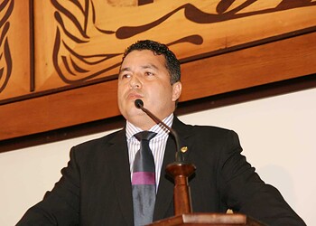 Eber Machado nega que esteja deixando base do governo