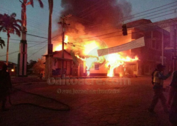 Comércios e casa incendeiam no centro de Cobija na Bolívia