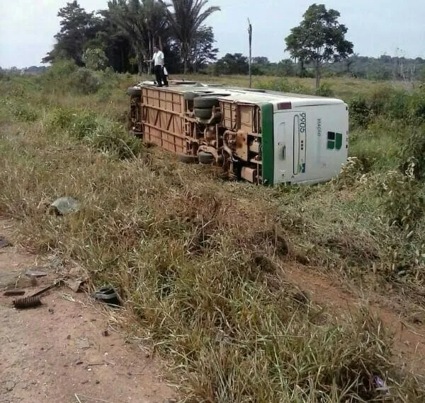 Duas pessoas morrem e outras ficam feridas em acidente na BR 364