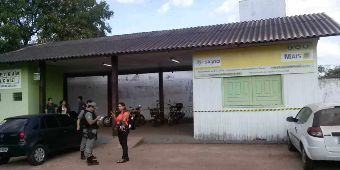 Banco fica localizado dentro do pátio do Detran/AC