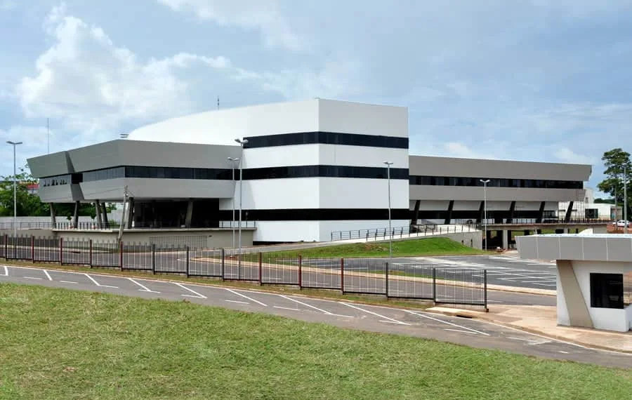 Leis valorizam profissionalmente a categoria do 
magistrado e dos servidores do Poder Judiciário