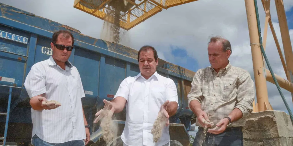 Governador Tião Viana (ao centro) com César e Linker