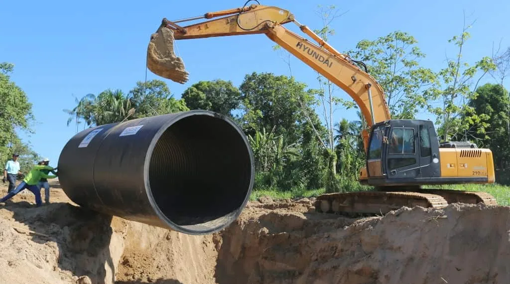 Prefeitura e Governo iniciam instalação de tubulação especial para resolver drenagem na Baixada da Sobral