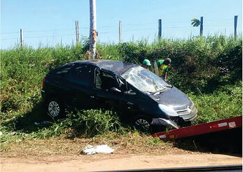 Além da condutora, havia mais duas crianças no carro