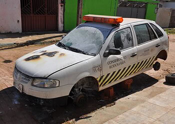 Carro do DERACRE é ”depenado”