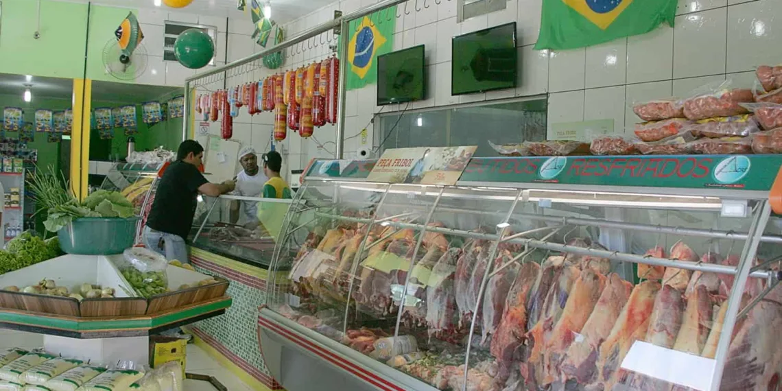 Copa do Mundo aquece comércio de bebida e carne para churrasco